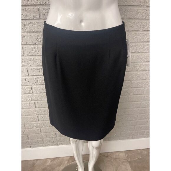 Nygard Petite Black 2 Piece Crape Skirt Suit Size 8P Skirt (6P jacket) - Picture 3 of 11